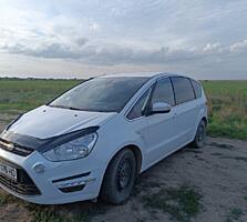 Продам большой семейный автомобиль Ford-Smax