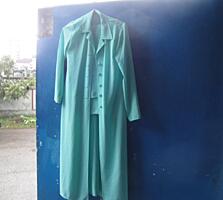 Продам б/у платья, дублёнку длинную, куртку, пальто, плащ.