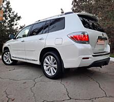 Toyota Highlander 03/ 2012 год 3,5 гибрид. Цвет белый жемчуг,