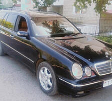 Mercedes 240 универсал 2000г.