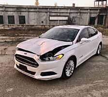 Ford Fusion 2013 год, гибрид.