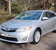 Toyota Camry hybrid XLE. 2013 год.