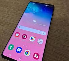 В отличном состоянии Samsung Galaxy s10