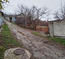 Se vind - 2 loturi 19 ari sub constr. cu casa - Ialoveni centru!