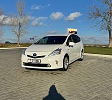 Toyota Prius V отличный экономичный