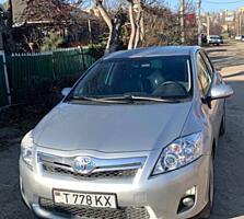 Toyota Auris Hybrid 1.8 бензин 2011 г.