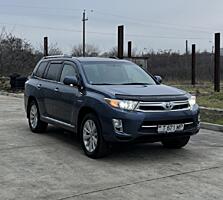 Toyota Highlander 2011г. Рестайлинг, 3.5 гибрид.