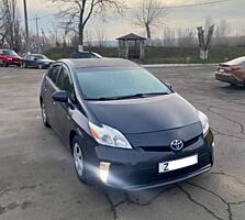 Toyota Prius 1.8hybrid 2013год