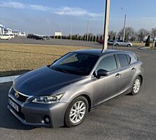 Продам Lexus CT200h