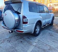 Машина Mitsubishi Pajero