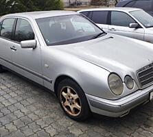 Продам Mercedes E200.