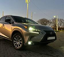 Продам Lexus NX 300h.