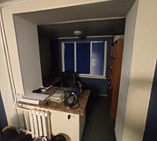 Трехкомнатная квартира в центре, 1/5. (Возможно под нежилой фонд)