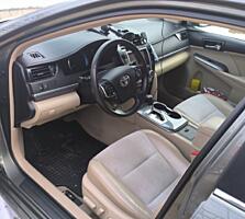 Тойота Камри 50. Гибрид. Нейтральные номера.