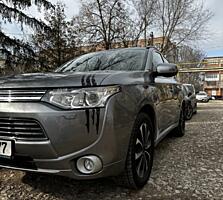 Vînd Mitsubishi Outlander phev 2014,,4x4