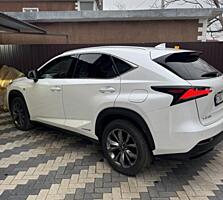 Продам Lexus NX300h срочно