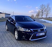 Продам Lexus CT200h