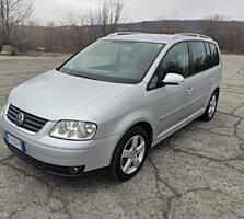 Volkswagen Touran 2.0 TDI. 2006 г. в. Свежепригнана!