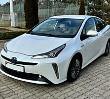 Toyota Prius 2021г