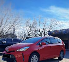 Продаю Toyota Prius V 2015 года