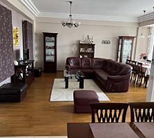 Apartament de vânzare cu 3 camere, într-un bloc de elită sec. Centru