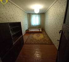 Комната 14 м2 в коммуне на Космонавтов. 4/5. Четыре соседа.