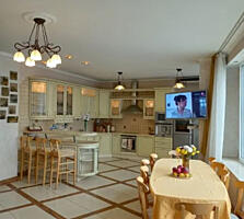 Продам большую квартиру 210 кв. м., 14/14, новый дом, жк Белый Парус.