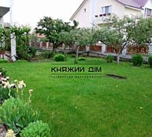 Осокорки, Большуший 4-эт. кирпичный благоустроенный Коттедж площадью .