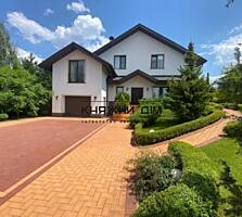 Продається будинок в закритому клубному містечку Іванковичі. На площі