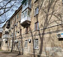 Продам 2кв, сталінка, 50кв. м. пр. Шевченка/ Р. Кармена