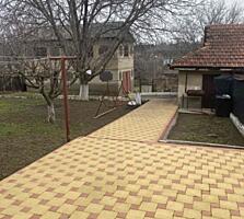 Vindem o casă în Yaloveni. Pe strada Moldova 11. În stare bună. Ieftin