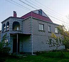 Продам большой дом в Центре Шкаровки.