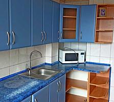 Трехкомнатная на Некрасова (Зенитного полка) с косметическим ремонтом.