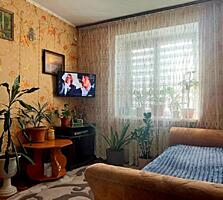 Продам кімнату з ремонтом та меблями на масиві Незалежності.