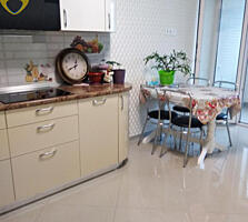 Квартира с хорошим ремонтом, мебель остается.