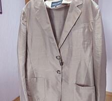 Брючный костюм летний новый АРМАНИ 4000 лей.. даром