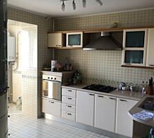 Просторная квартира с ремонтом в Хвойном!