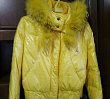 Продаю женскую зимнюю куртку с натуральным мехом — 450 ₽