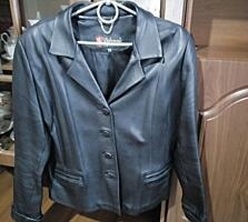 Продаю женский кожаный пиджак (натуральная кожа) — 400 ₽