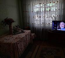 Продаю в Октябрьском часть дома.