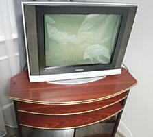 Продам телевизор с тумбой!