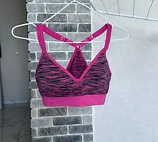 Спортивный топ.