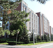 Продается 2-комнатная квартира в самом центре у Верховного Совета