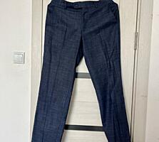 Классический школьный костюм для уверенного в себе молодого человека.