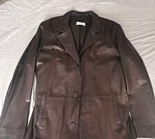 Продам кожаную куртку 52-54 рр. Темно-коричневая. 1000 лей.
