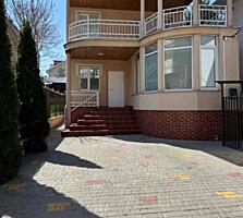 Продам двухэтажный дом 238 кв. м., ул. Абрикосовая/Писарева.