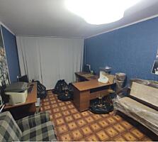 Трехкомнатная квартира в центре, 1/5. (Возможно под нежилой фонд)