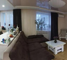 Интересная квартира. Супер ремонт для большой семьи. Рядом и не вместе