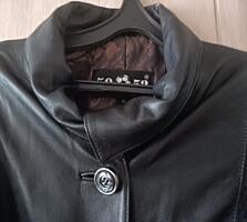 Продаю кожаный плащ.