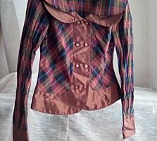 Продаются хорошие вещи почти новые.